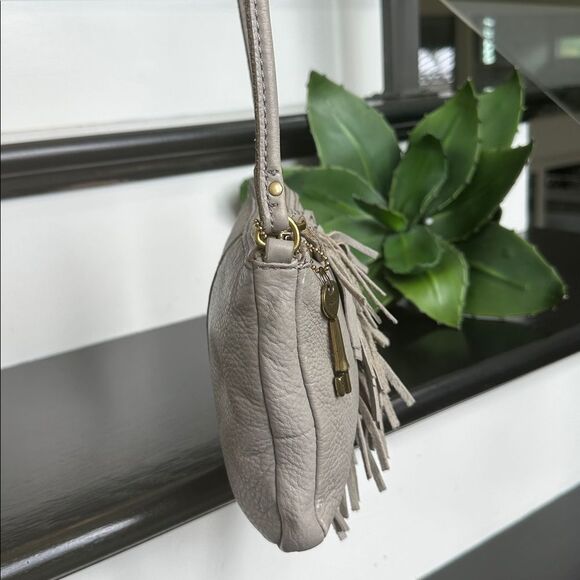 Fossil, genuine, leather Crossbody shoulder handbag purse, neutral fringe - Picture 3 of 9